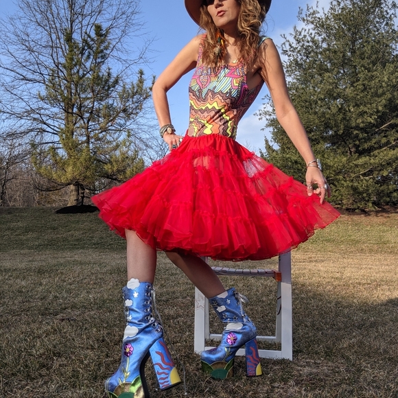 1950s red crinoline skirt - Picture 2 of 4